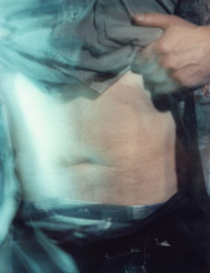 Haar streifen am bauch mann